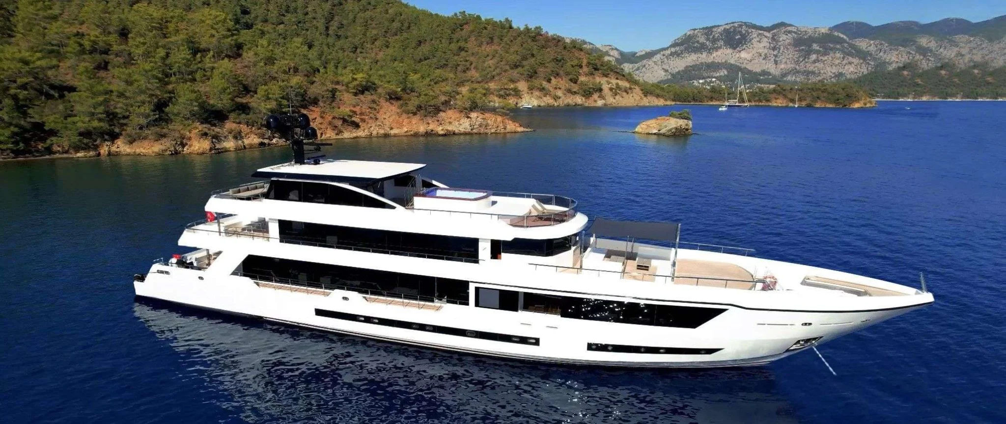 Ocean Breeze, 150 ft Custom