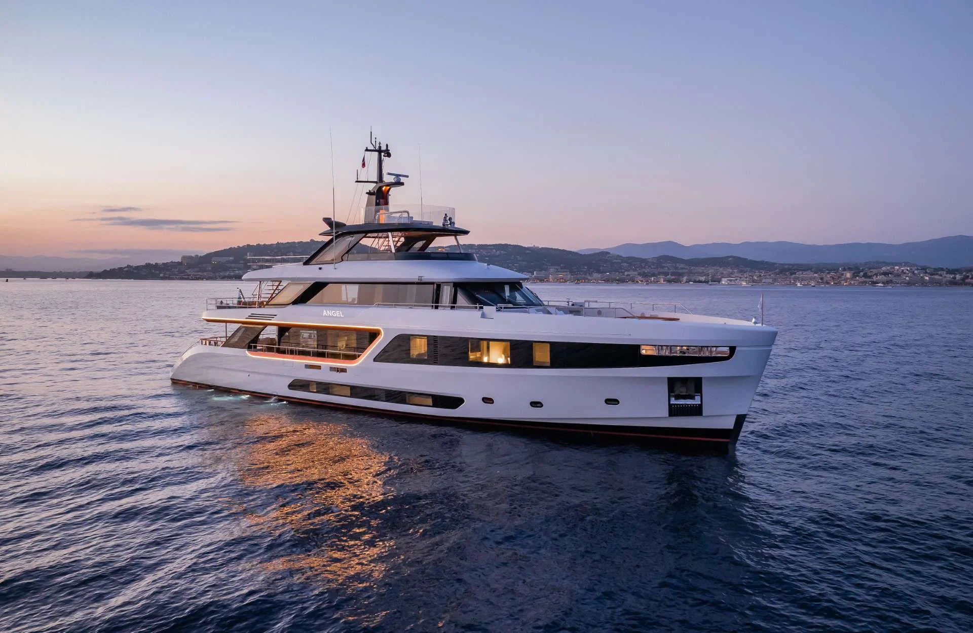 Angel, 121 ft Benetti