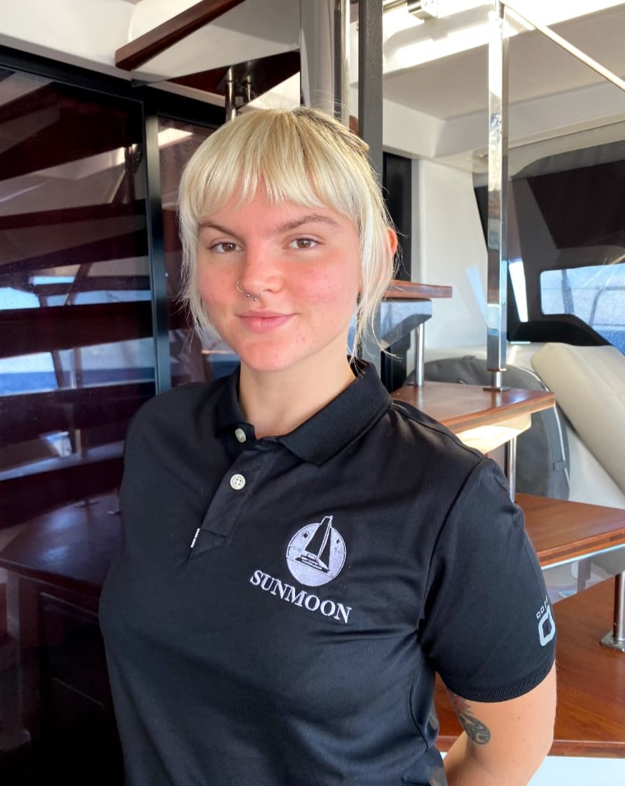 Stewardess/Deckhand Stefanie Gmoch