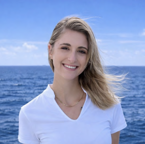 Stewardess/Masseuse Jessica Visagie