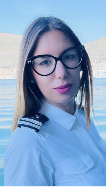 Stewardess Klara Sarac